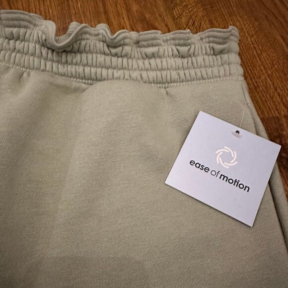 NWT ease of motion ruffle sweatpants - Picture 2 of 6